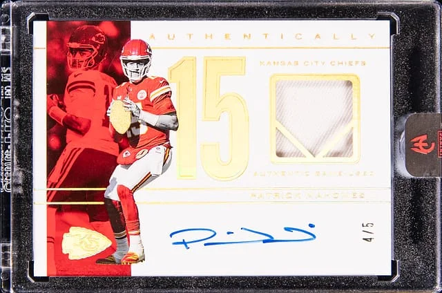 2025 Panini Patrick Mahomes II Authentically Mahomes Game-Used Jersey Autograph Gold #GUJA-2 card image