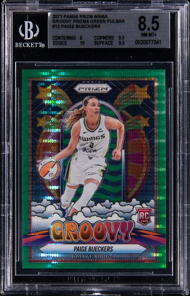 2025 Panini Prizm Paige Bueckers WNBA Groovy Green Pulsar Prizm #12 card image