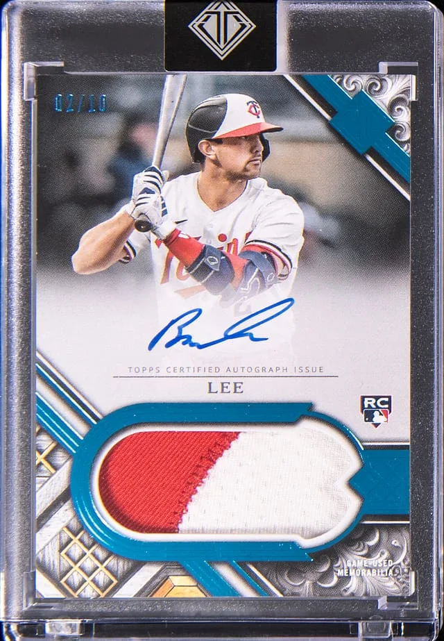 2025 Topps Brooks Lee Transcendent Patch Autograph Blue #PCA-LEE card image