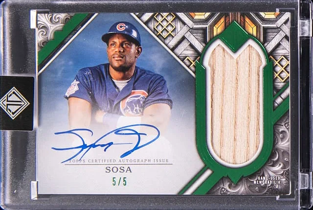 2025 Topps Sammy Sosa Transcendent Collection Autograph Relic Variation Emerald #TCAR-SS card image