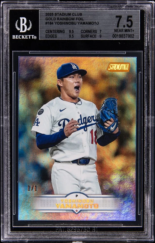 2025 Topps Stadium Club Yoshinobu Yamamoto Gold Rainbow Foil #184 card image